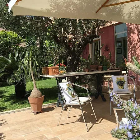 Rocca Castello Bed & Breakfast *